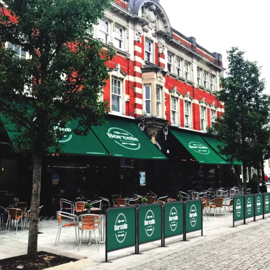Rounded Corner Cafe Barriers